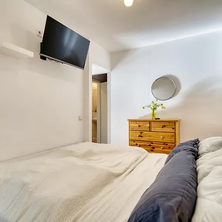 - Haus C, App 0c0108 *